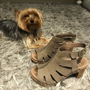 Dansko Women’s Heel Size 7.5